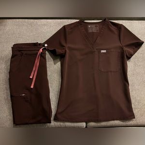 Figs Women’s XS Espresso scrub set